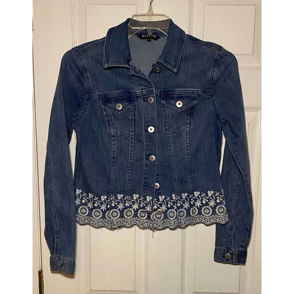 Baccini denim jacket with a beautiful embroidered detail along the hem. Small